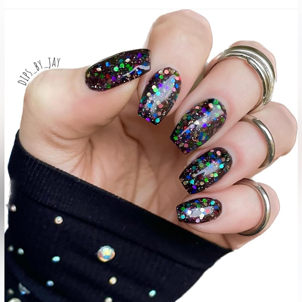 Sparkle & Co Nail Dip Powder Polish in Sparkle Into The New Year
